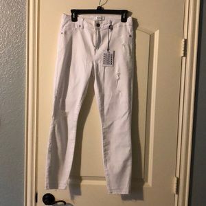 Pistola Jennifer size 28  NWT white jeans